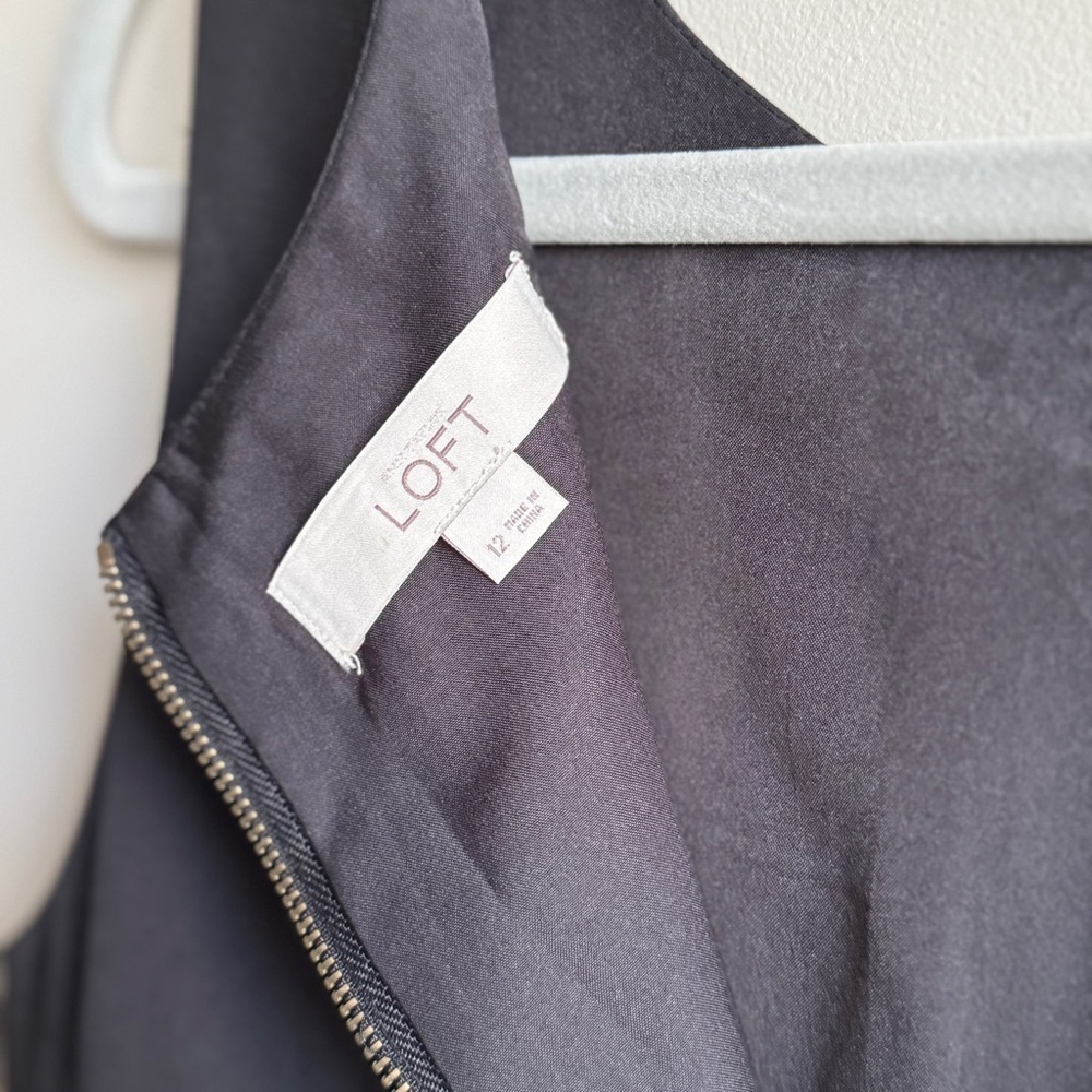 LOFT Pleated Shift Dress, Sleeveless Size 12 - Picture 7 of 11